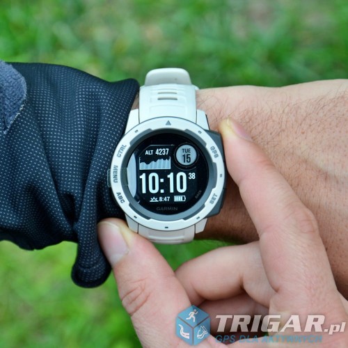 garmin-instinct-jasnoszary-1.jpg