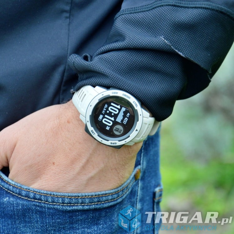 garmin-instinct-jasnoszary.jpg