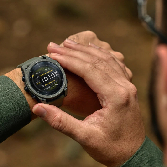 Męski nadgarstek z zegarkime Garmin Tactix 8 Ceraktoe