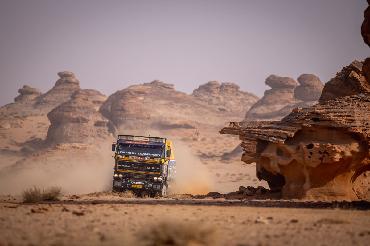 Ciężarówka DAF3300 na pustyni rajdu DAKAR 2026