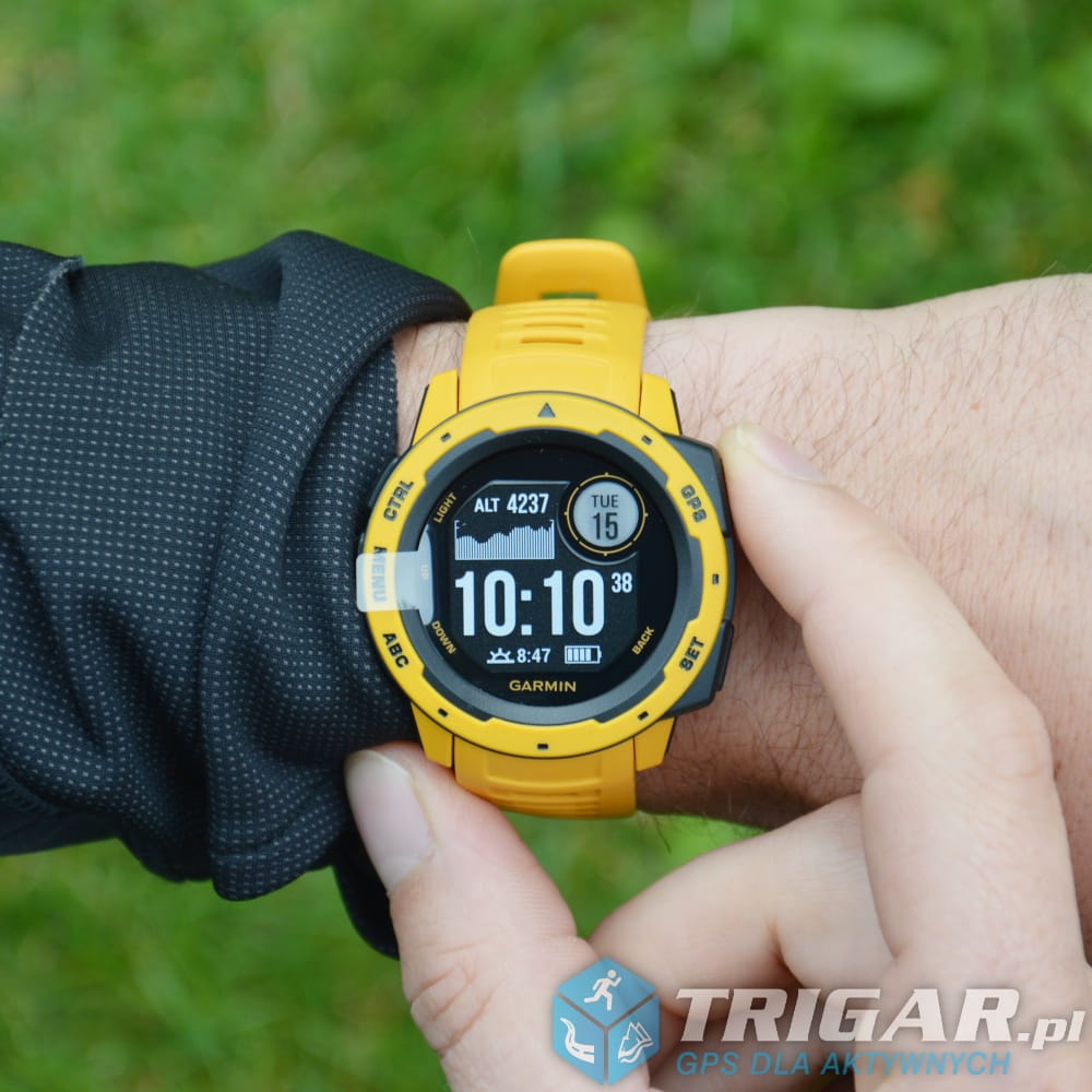 garmin-instinct-ciemnozolty-1.jpg